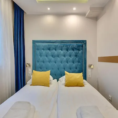 Flatbook Waterlane Island With Riverview Apartment *